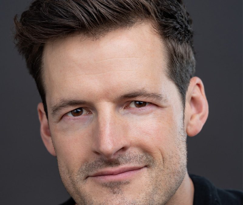 Nick Dwyer, Baritone